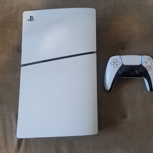 Used PS5 (Digital Edition) – Works Great, Minor Scratches + Controller